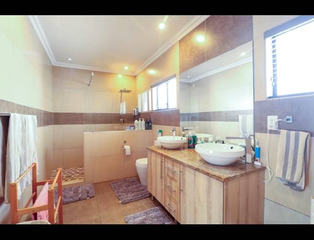 5 BEDROOM HOUSE FOR SALE IN PROTEA PARK